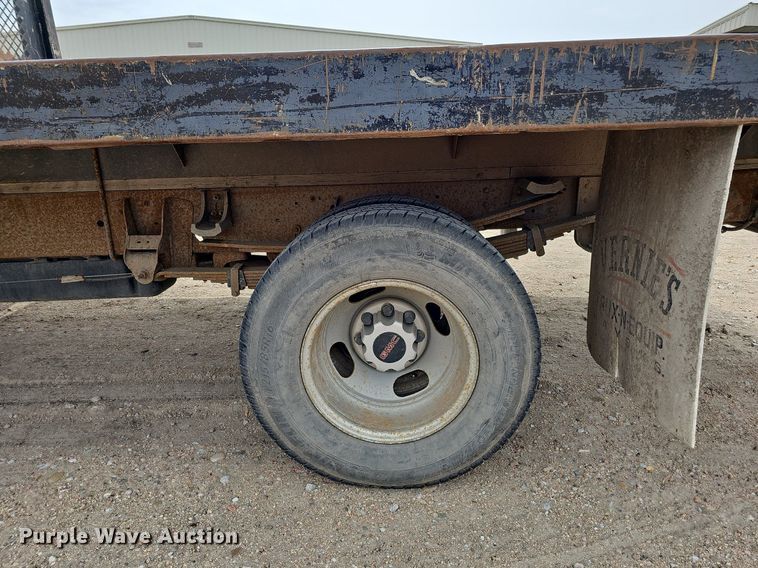 image for item DO4309 2002 GMC Sierra 3500  flatbed pickup truck