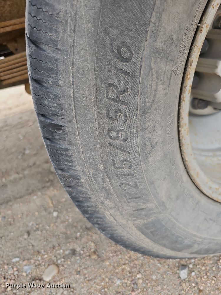 image for item DO4309 2002 GMC Sierra 3500  flatbed pickup truck