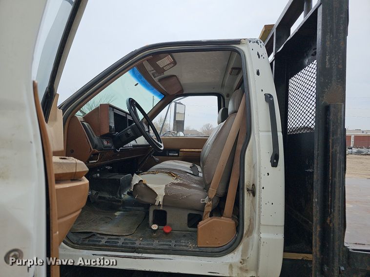 image for item DO4310 1991 GMC TopKick SL  dump flatbed truck