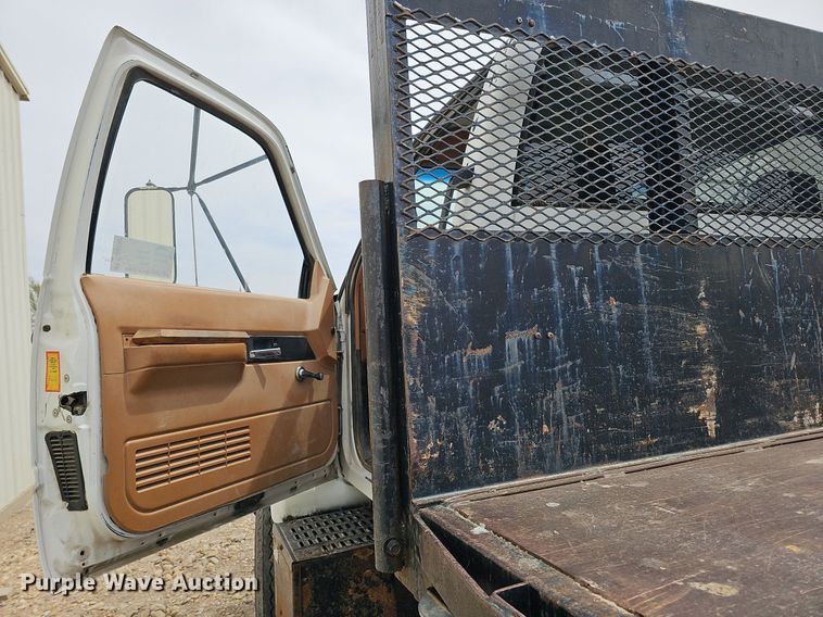 image for item DO4310 1991 GMC TopKick SL  dump flatbed truck