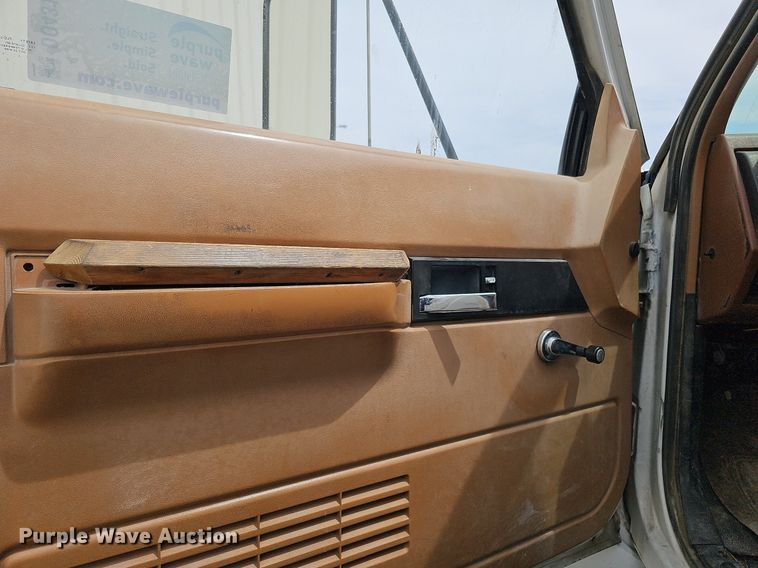 image for item DO4310 1991 GMC TopKick SL  dump flatbed truck