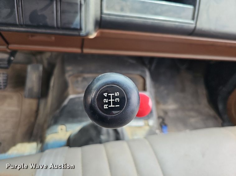 image for item DO4310 1991 GMC TopKick SL  dump flatbed truck