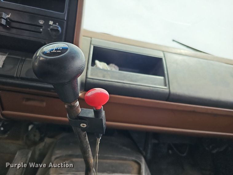 image for item DO4310 1991 GMC TopKick SL  dump flatbed truck