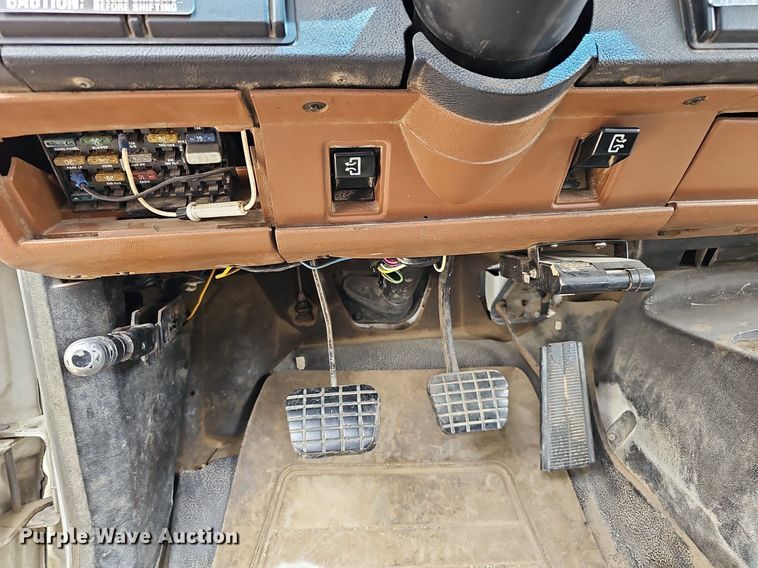 image for item DO4310 1991 GMC TopKick SL  dump flatbed truck