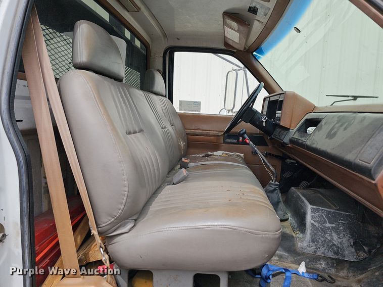 image for item DO4310 1991 GMC TopKick SL  dump flatbed truck