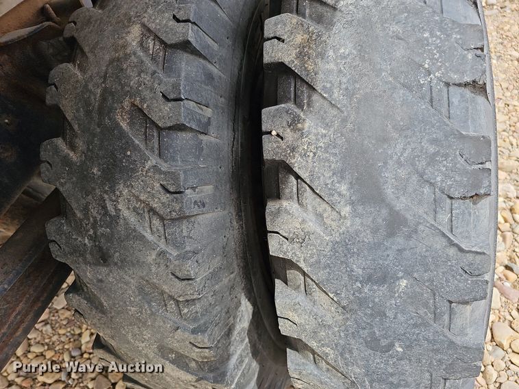 image for item DO4310 1991 GMC TopKick SL  dump flatbed truck