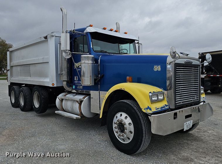 image for item DO4352 2007 Freightliner Classic XL  dump truck