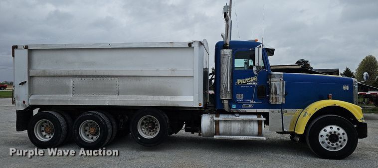 image for item DO4352 2007 Freightliner Classic XL  dump truck