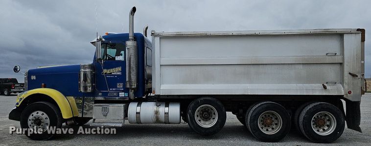 image for item DO4352 2007 Freightliner Classic XL  dump truck