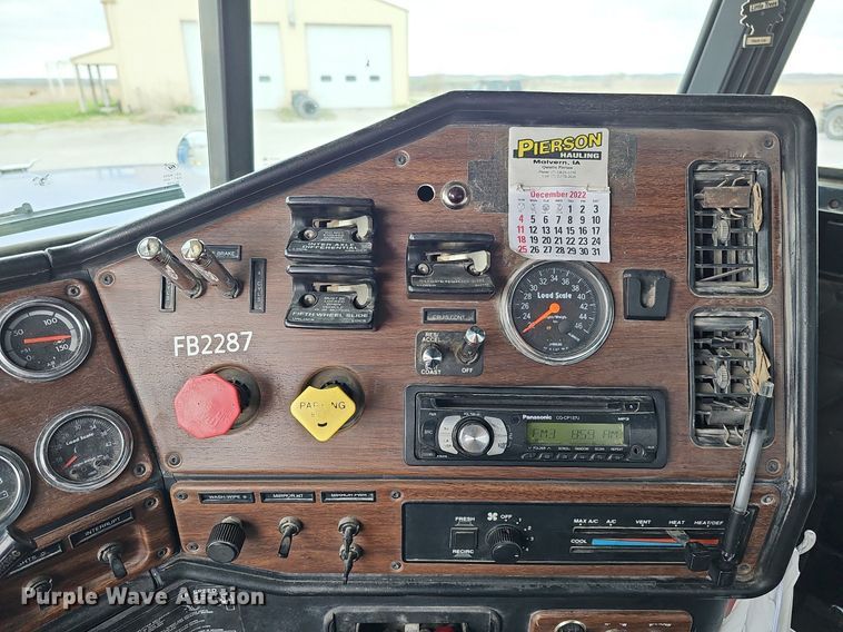 image for item DO4352 2007 Freightliner Classic XL  dump truck