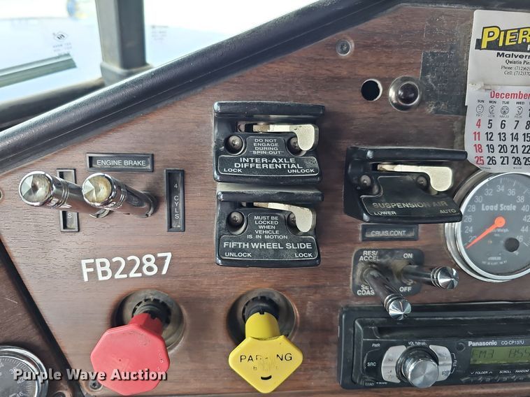 image for item DO4352 2007 Freightliner Classic XL  dump truck