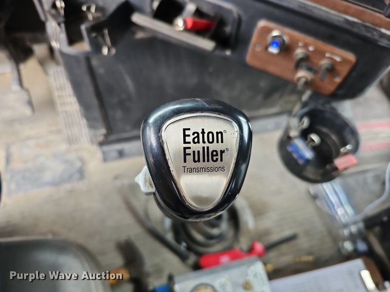 image for item DO4352 2007 Freightliner Classic XL  dump truck