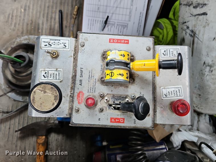 image for item DO4352 2007 Freightliner Classic XL  dump truck