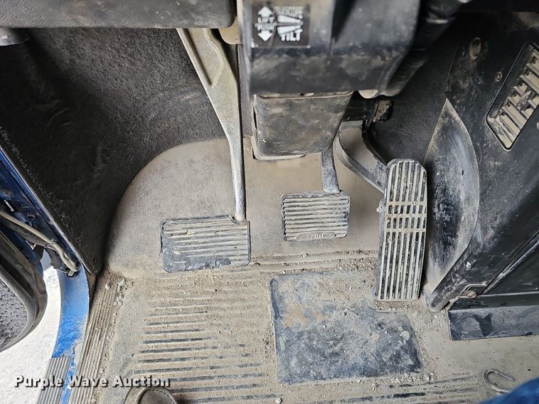 image for item DO4352 2007 Freightliner Classic XL  dump truck