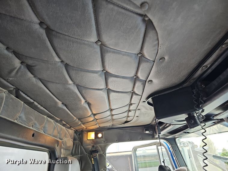 image for item DO4352 2007 Freightliner Classic XL  dump truck