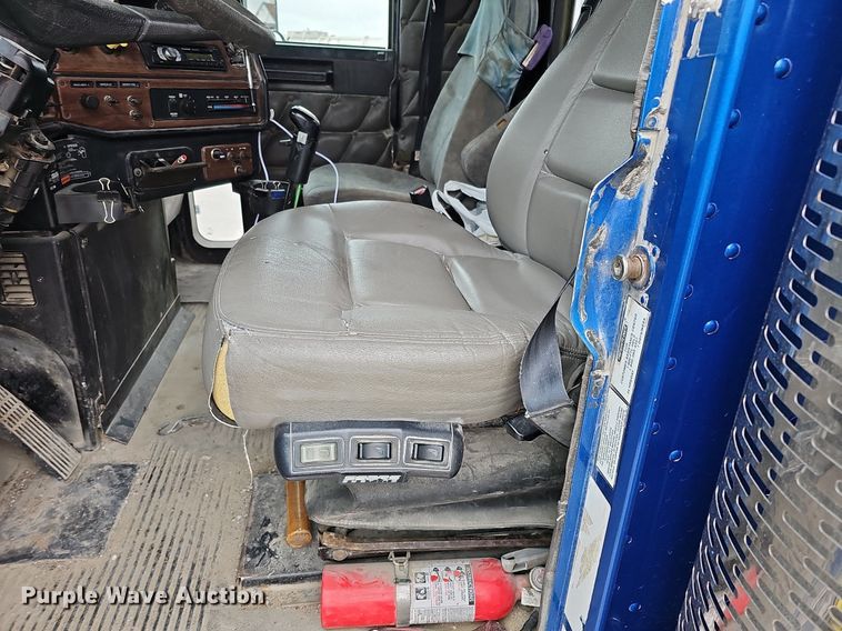 image for item DO4352 2007 Freightliner Classic XL  dump truck