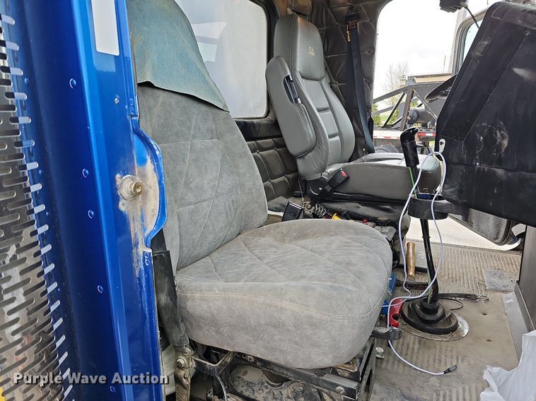 image for item DO4352 2007 Freightliner Classic XL  dump truck