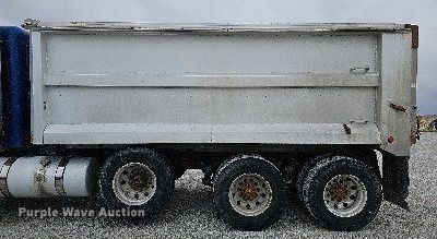 image for item DO4352 2007 Freightliner Classic XL  dump truck