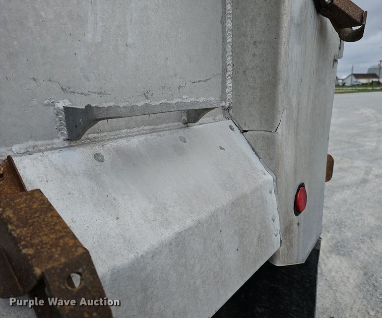 image for item DO4352 2007 Freightliner Classic XL  dump truck