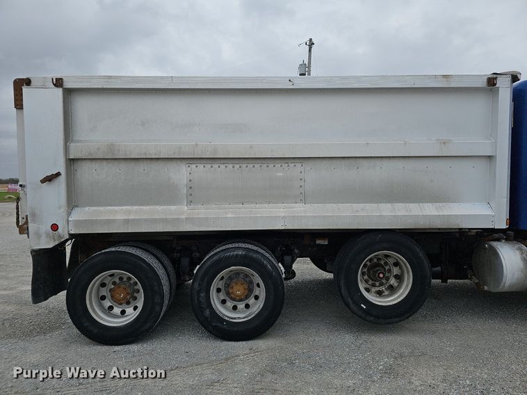 image for item DO4352 2007 Freightliner Classic XL  dump truck