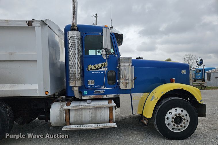 image for item DO4352 2007 Freightliner Classic XL  dump truck