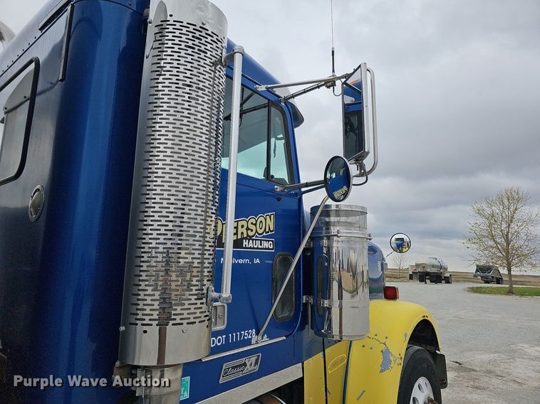 image for item DO4352 2007 Freightliner Classic XL  dump truck