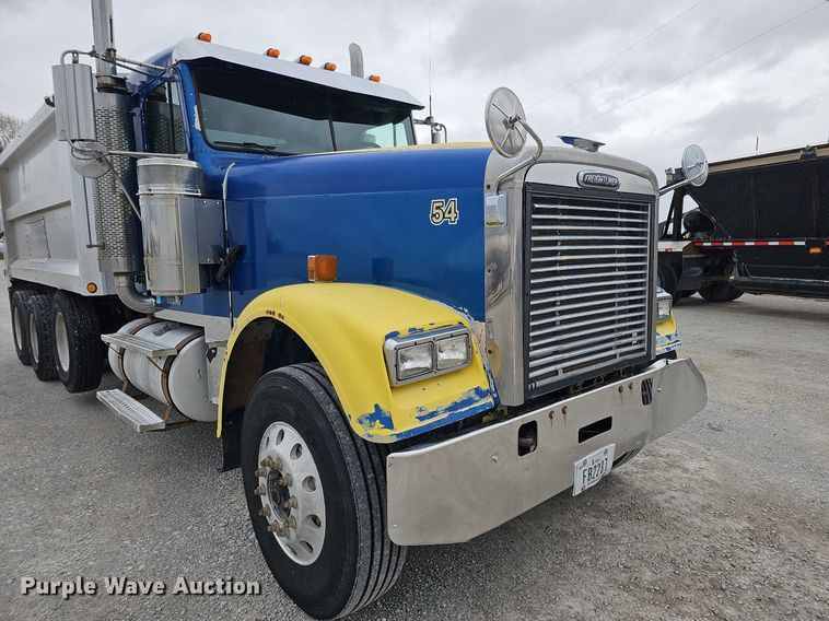 image for item DO4352 2007 Freightliner Classic XL  dump truck