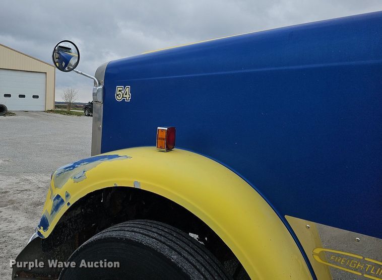 image for item DO4352 2007 Freightliner Classic XL  dump truck