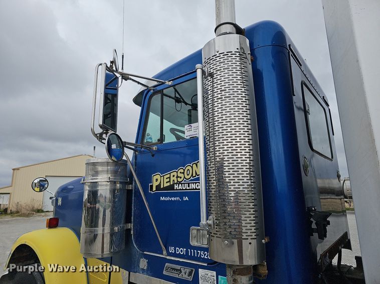 image for item DO4352 2007 Freightliner Classic XL  dump truck