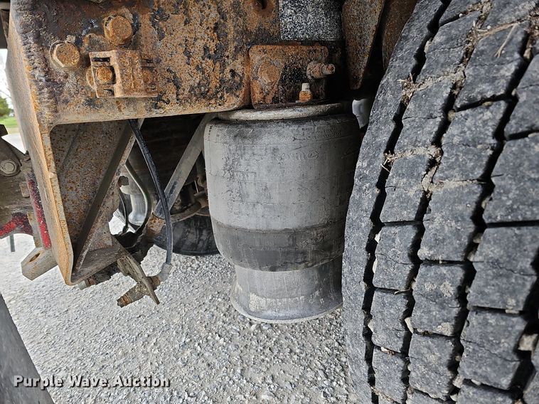 image for item DO4352 2007 Freightliner Classic XL  dump truck