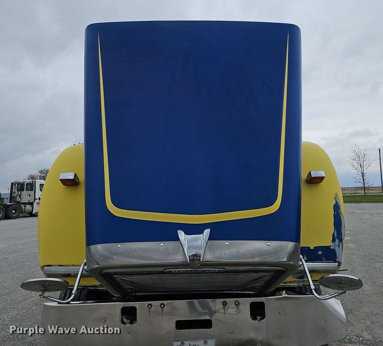 image for item DO4352 2007 Freightliner Classic XL  dump truck