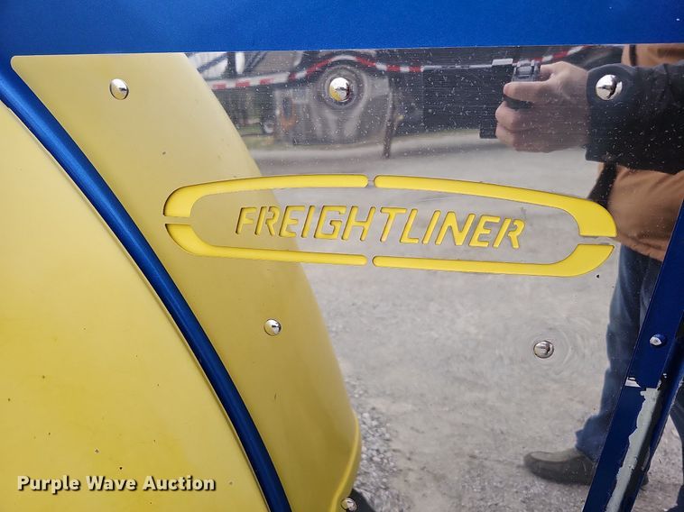 image for item DO4352 2007 Freightliner Classic XL  dump truck