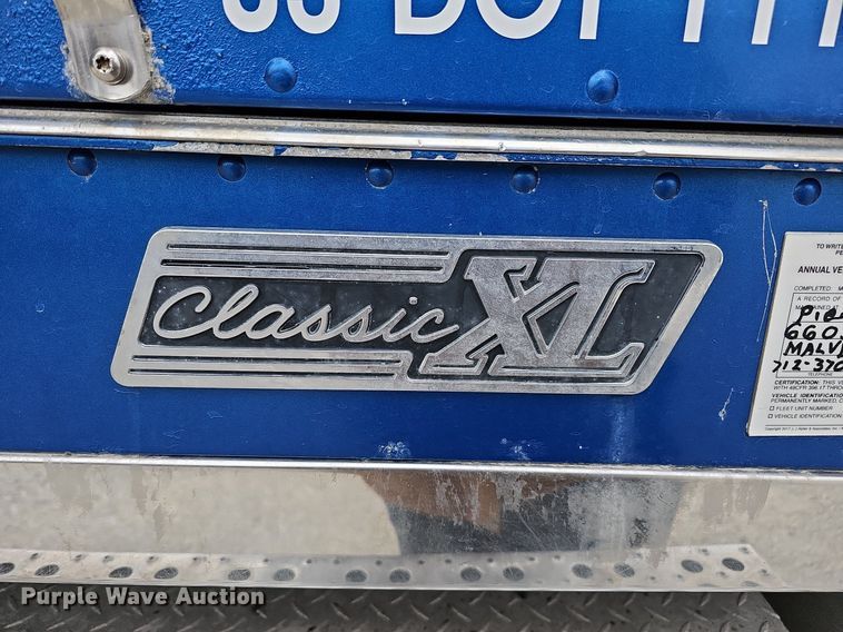 image for item DO4352 2007 Freightliner Classic XL  dump truck