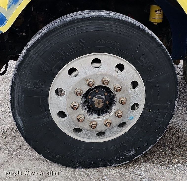 image for item DO4352 2007 Freightliner Classic XL  dump truck