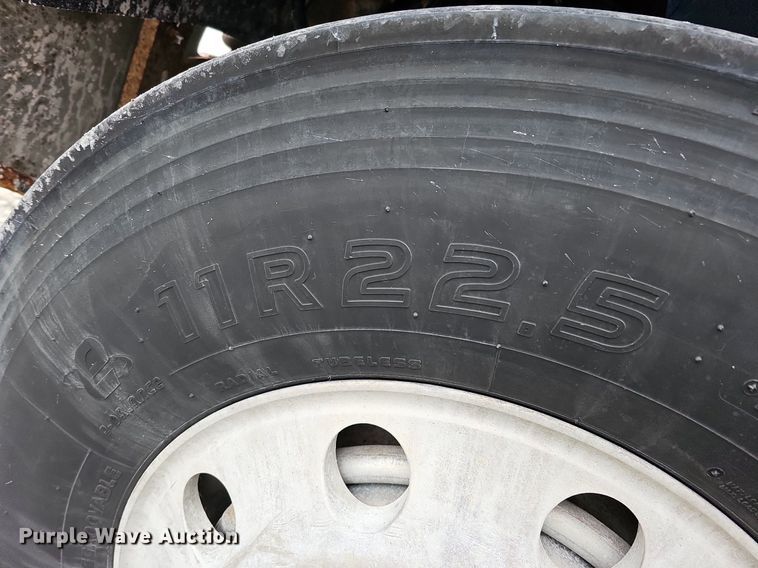 image for item DO4352 2007 Freightliner Classic XL  dump truck