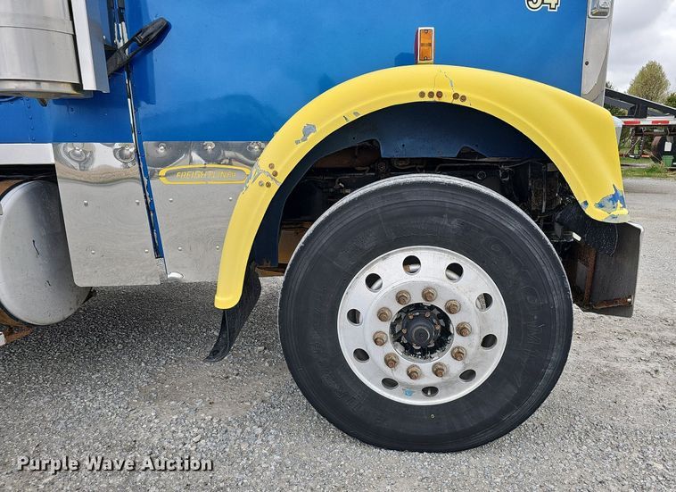 image for item DO4352 2007 Freightliner Classic XL  dump truck