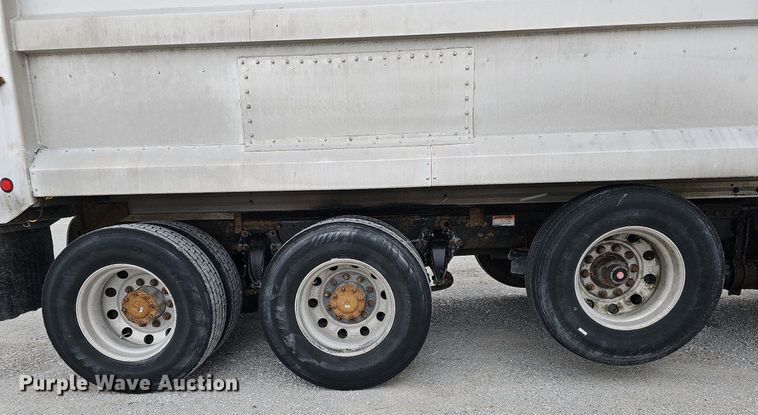 image for item DO4352 2007 Freightliner Classic XL  dump truck