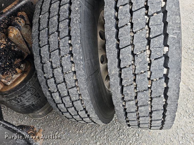 image for item DO4352 2007 Freightliner Classic XL  dump truck