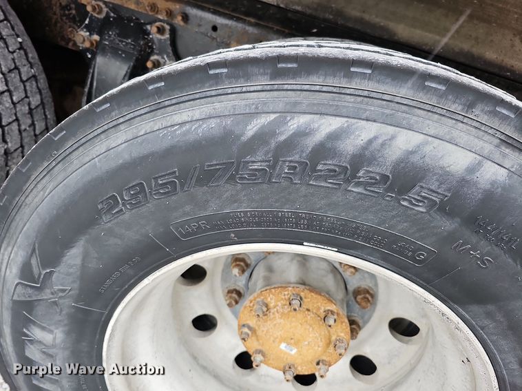 image for item DO4352 2007 Freightliner Classic XL  dump truck