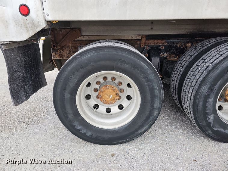 image for item DO4352 2007 Freightliner Classic XL  dump truck