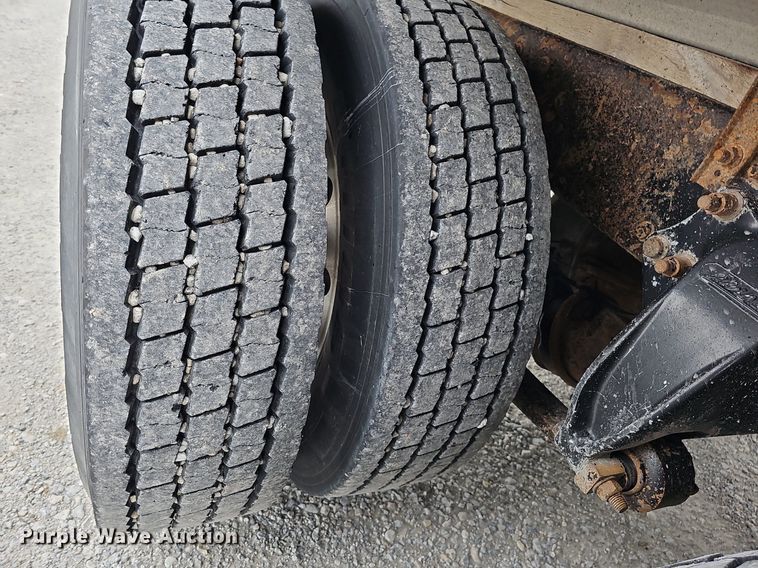 image for item DO4352 2007 Freightliner Classic XL  dump truck