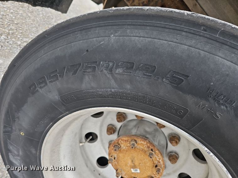 image for item DO4352 2007 Freightliner Classic XL  dump truck