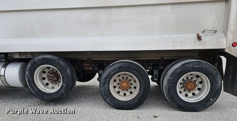 image for item DO4352 2007 Freightliner Classic XL  dump truck