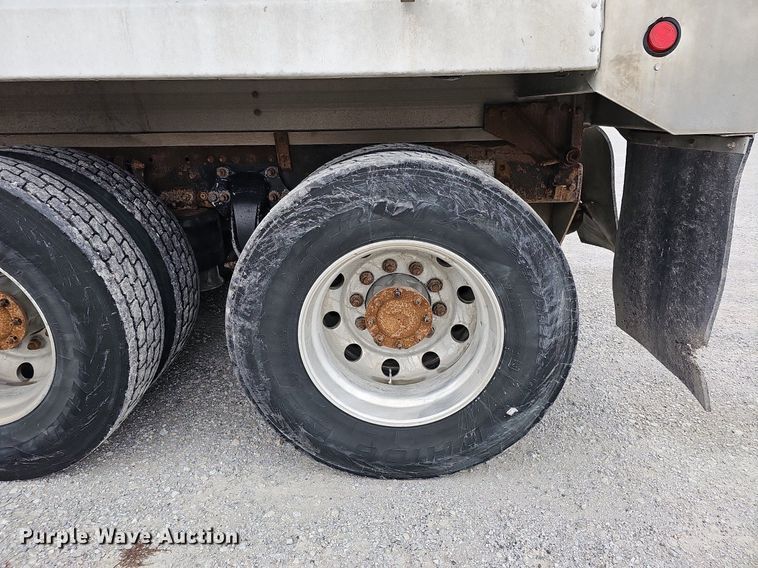 image for item DO4352 2007 Freightliner Classic XL  dump truck