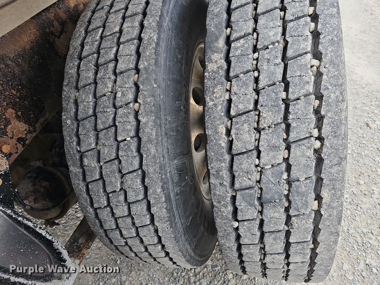 image for item DO4352 2007 Freightliner Classic XL  dump truck