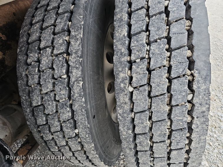 image for item DO4352 2007 Freightliner Classic XL  dump truck