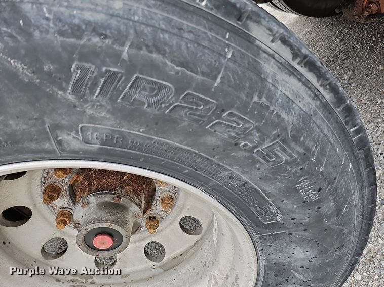 image for item DO4352 2007 Freightliner Classic XL  dump truck