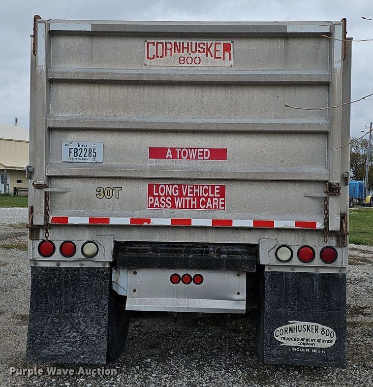 image for item DO4353 2008 Cornhusker 800R-81007-732  end dump pup trailer