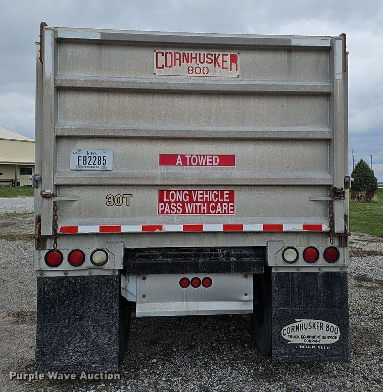 image for item DO4353 2008 Cornhusker 800R-81007-732  end dump pup trailer