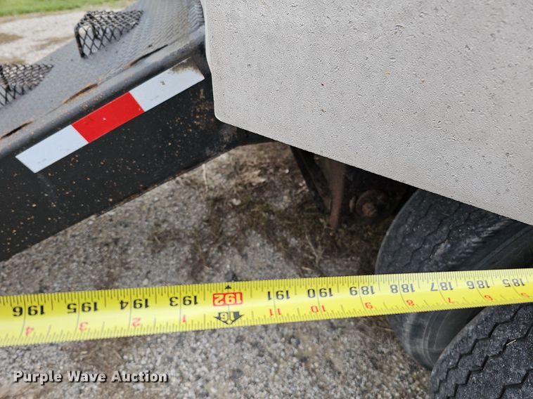 image for item DO4353 2008 Cornhusker 800R-81007-732  end dump pup trailer